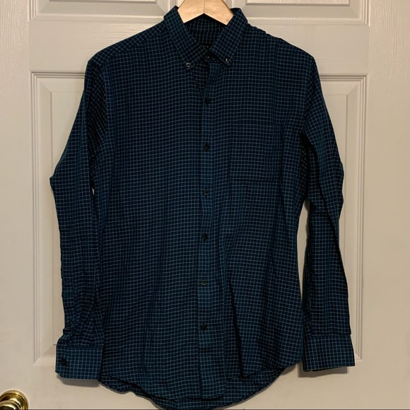 Bundle of 2 Button Down Collared Shirts Van Heusen Chaps Size Medium - Picture 9 of 11